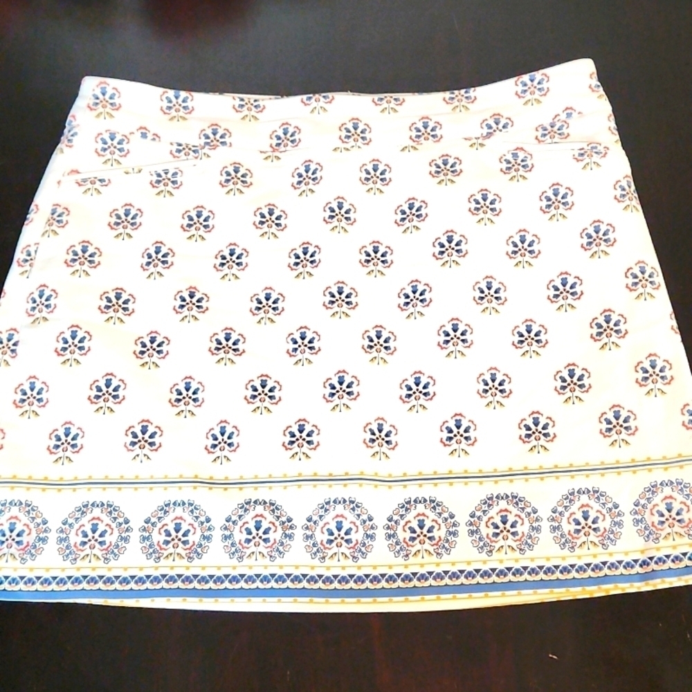 Croft & Barrow Stretch Skort SZ12 - Picture 2 of 9
